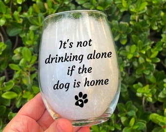 Dog mom gift for women, Dog mom wine glass, Best Friends Birthday, Gift for dog mom, Dog mom personalized, Mothers Day Gift, Gift for her