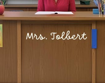 Décalcomanie en vinyle pour décorer la salle de classe nom du professeur pour bureau ou tableau blanc Décalcomanie de porte de la classe pour cadeau pour professeur Sticker de bureau pour professeur