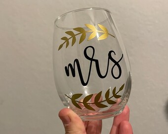 personalized wine glass, bridal shower gift, bridal shower wine glass, mrs wine glass, mrs gift, future mrs gift, mrs wine glasses, wedding