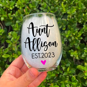 aunt gift, aunt wine glass, baby announcement aunt, neice or nephew., aunt gift, aunt christmas gift, gift for aunt. gift for auntie, auntie