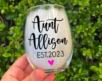 aunt gift, aunt wine glass, baby announcement aunt, neice or nephew., aunt gift, aunt christmas gift, gift for aunt. gift for auntie, auntie