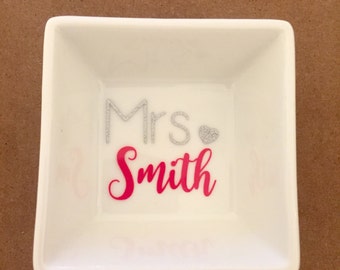 Personalized Engagement Ring Dish - Custom Mrs Ring Dish - Name and Wedding Date Ring Dish - Personalized Ring Holder - Wedding Gift