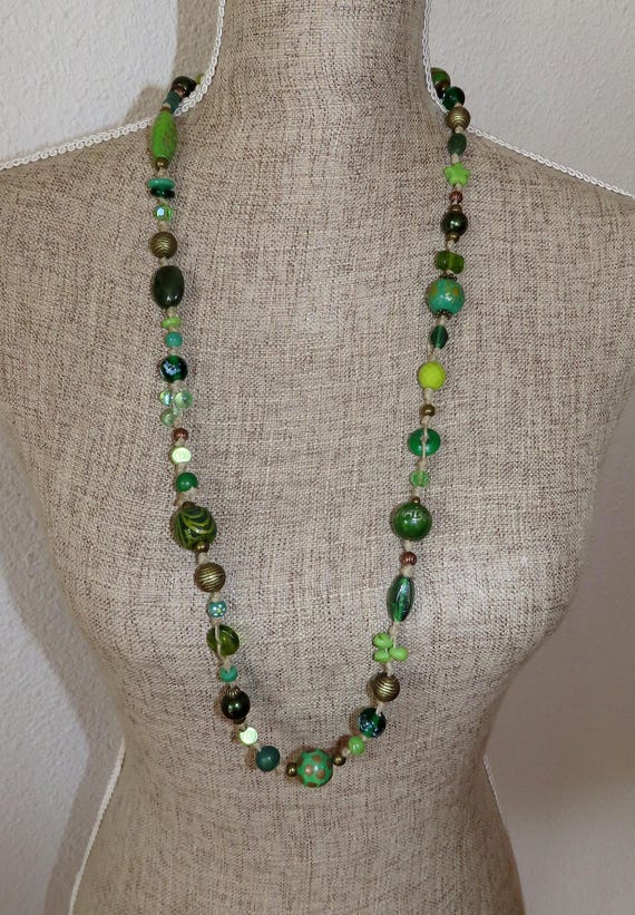 Collier Sautoir Long Vert Perles De Différentes Tailles - Plus De 90 Cm, Plastique, Occasion