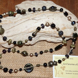 Sautoir, collier long Métissage sur ficelle de lin nouée et perles variées dans les tons noirs et bronze image 1