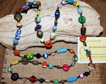 Sautoir, collier long "Métissage" sur ficelle de lin ciré marron nouée et perles variées
