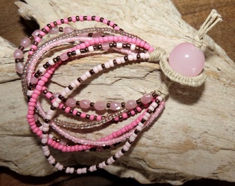 Bracelet " gypsie"  en lin et  7 rangées de rocailles et perles de verre dans les tons roses