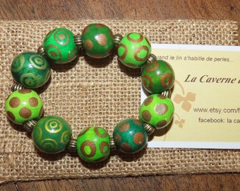 Bracelet bohème en perles de bois vertes peintes et vernies à la main