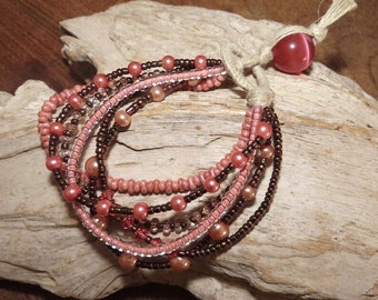 “Gypsie” bracelet in linen and 6 rows of seed beads and glass beads in coral and salmon tones