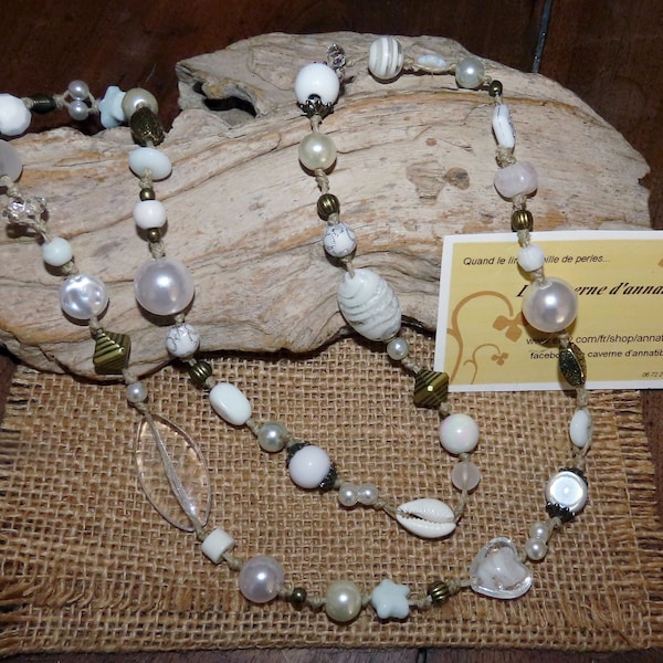 Sautoir, collier long "Noces Champêtres" sur ficelle de lin et perles blanches variées.