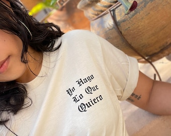 hago lo que quiero old English t-shirt, Latina power shirt, Latina gift idea, Gift idea for hispanics, latina owned handmade summer shirt