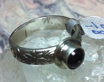 January Birthstone ring, Sterling Silver Ring, G4-8 1/2,  Silver Garnet ring, Red Garnet ring, Garnet Jewelry