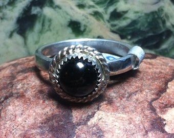 Stackable black ring, Size 9, Rockhound gift, Rope wire surround bezel