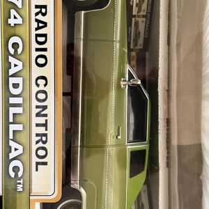 VINTAGE CADILLAC Model SNOOP Deville 1974 1:18 Remote Control Radio Car