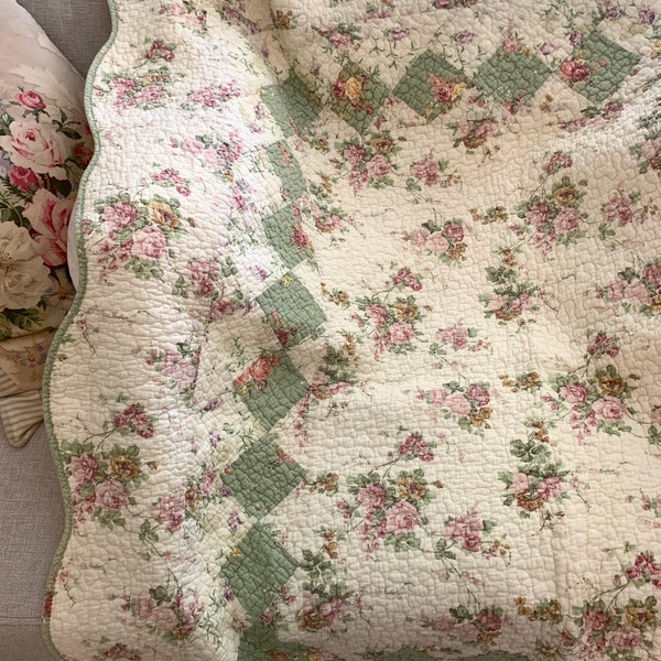 Vintage country shabby chic floral quilt,  patchwork bedspread, blanket, throw, reversible , cotton couch sofa quilt , reversible trow