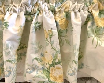 Vintage 1990’s Laura Ashley Winter Lilly Valance: Roses, Lily-of-the-Valley (19” x 86”)