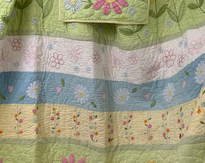 Green Pottery Barn Kids Daisy Garden Toddler Quilt Twin , Embroidered
