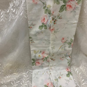 Vintage 1985 -1995 Ralph Lauren meadow way  flor roses standard pillowcase pair , cottagecore  , shabby chic , Ralph Lauren retro bedding
