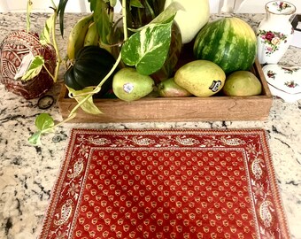 Vintage quilted placemats set of 7 pieces, rectangle, framed , paisley red ivory bandanna style , 14” x 17”, polyester cotton