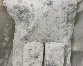 Vintage simply shabby chic by Rachel Ashwel British rose floral patchwork quilt 3 pcs  set reversible, cottage floral blue and white queen