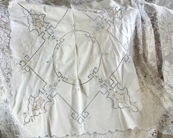 Vintage traditional  Richelieu lace tablecloth Cutwork white blue 31” x 34”