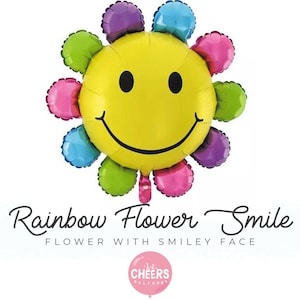 Może przedstawiać: Żółty balon w kształcie kwiatu z uśmiechniętą buźką i tęczowymi płatkami. Balon ma napis "Rainbow Flower Smile" i "Flower with Smiley Face".