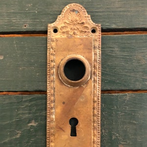 Authentic Vintage Late 1800's - Early 1900's Victorian Style Forged Brass Door Knob Backplate With Key Hole - Marked Chicago - Brass Patina