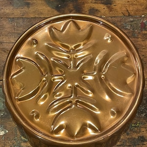 Authentic Vintage 1940&#39;s Revere Ware Tulips/Flowers Image Shaped Tin Lined Copper Mold - Original Copper Patina!
