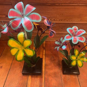 Offering 2 Sizes Handmade Cutout, Shaped & Welded Tin/Metal Colorful Six Lilies Flowers Stands - Medium and Large