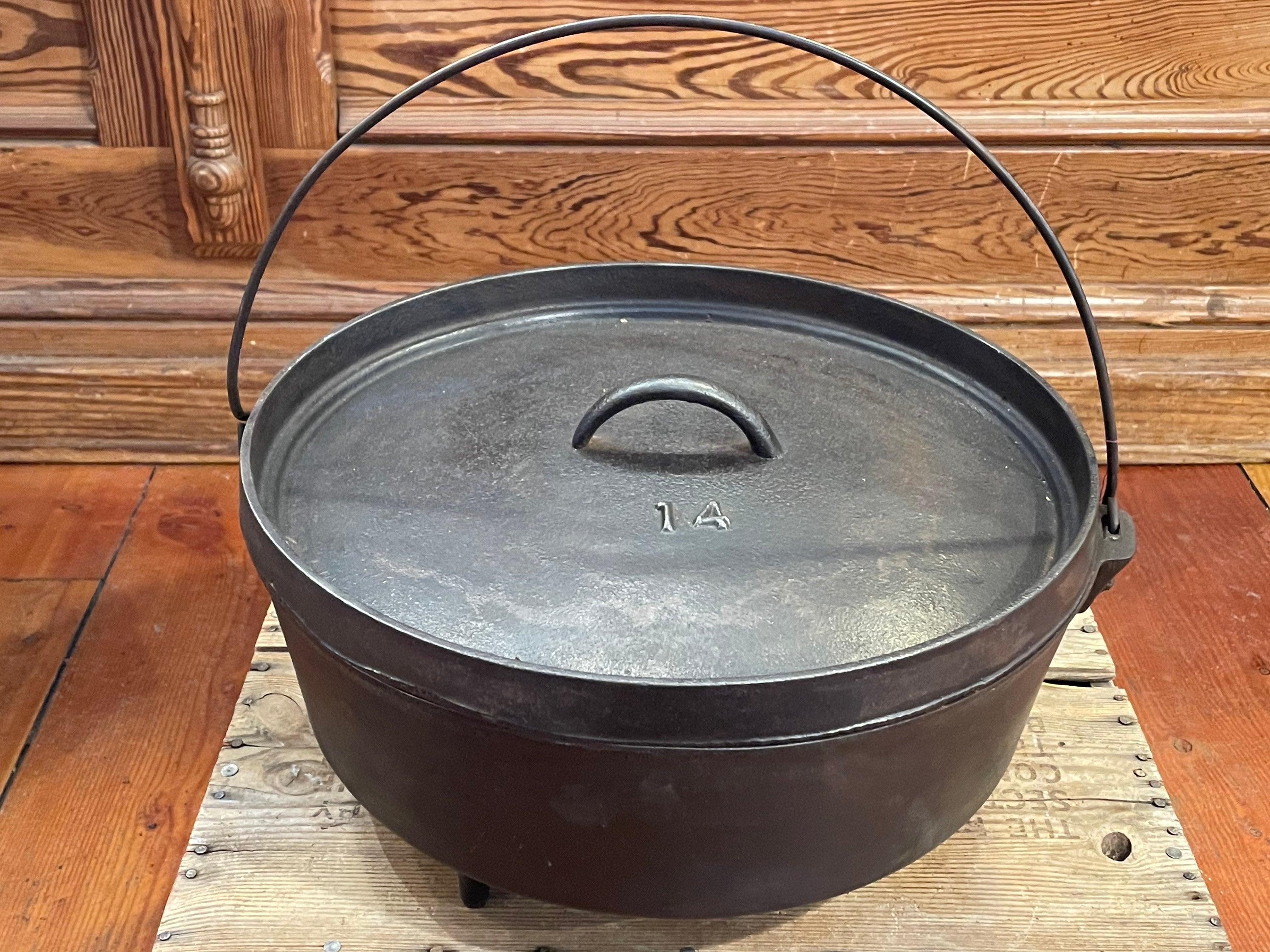 Vintage 1920s 1930s No. 14 Cast Iron Chuckwagon Dutch Oven Cook Pot 3  Trivet Feet, Coal Lid and Bail Handle Seasoned & Functional 