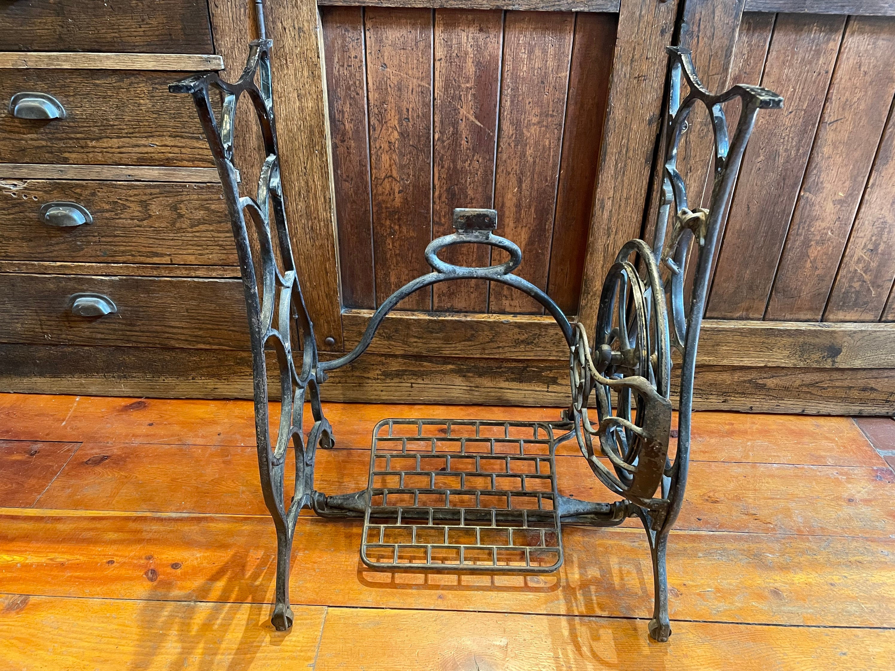 Antique Singer Sewing Machine with Wood Top & Cast Iron Base