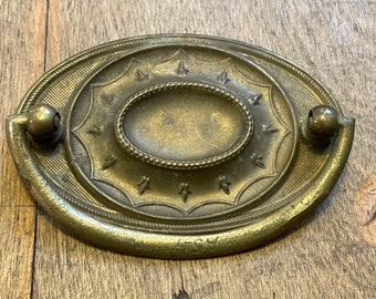 Authentic Vintage 1920&#39;s - 1930&#39;s Brass Drop Design Drawer Pull/Handle With Detailed Pressed Brass Oval Backplate - Original Patina Finish!