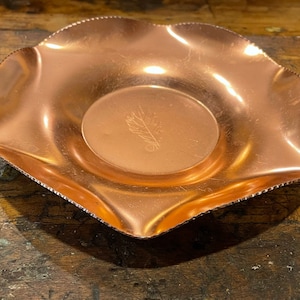 Authentic Vintage 1950&#39;s Scalloped/Wavy Edges Copper Plate/Dish With Engraved Oak Leaf & Acorn - Original Patina/Finish Excellent Condition
