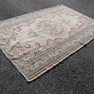 medium size turkish rug vintage anatolian rug oriental turkish rug bohemian rug rustic rug  5.5 x 7.9 ft home deocr rug Carpet SR4333