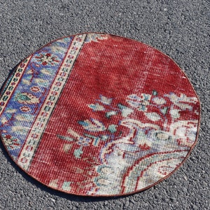 Small red area rug, Vintage round rug, Turkish handmade rug, Natural wool rug, Rustic decor, Farmhouse decor, Boho rug, 2.7 x 2.7 ft SR9013
