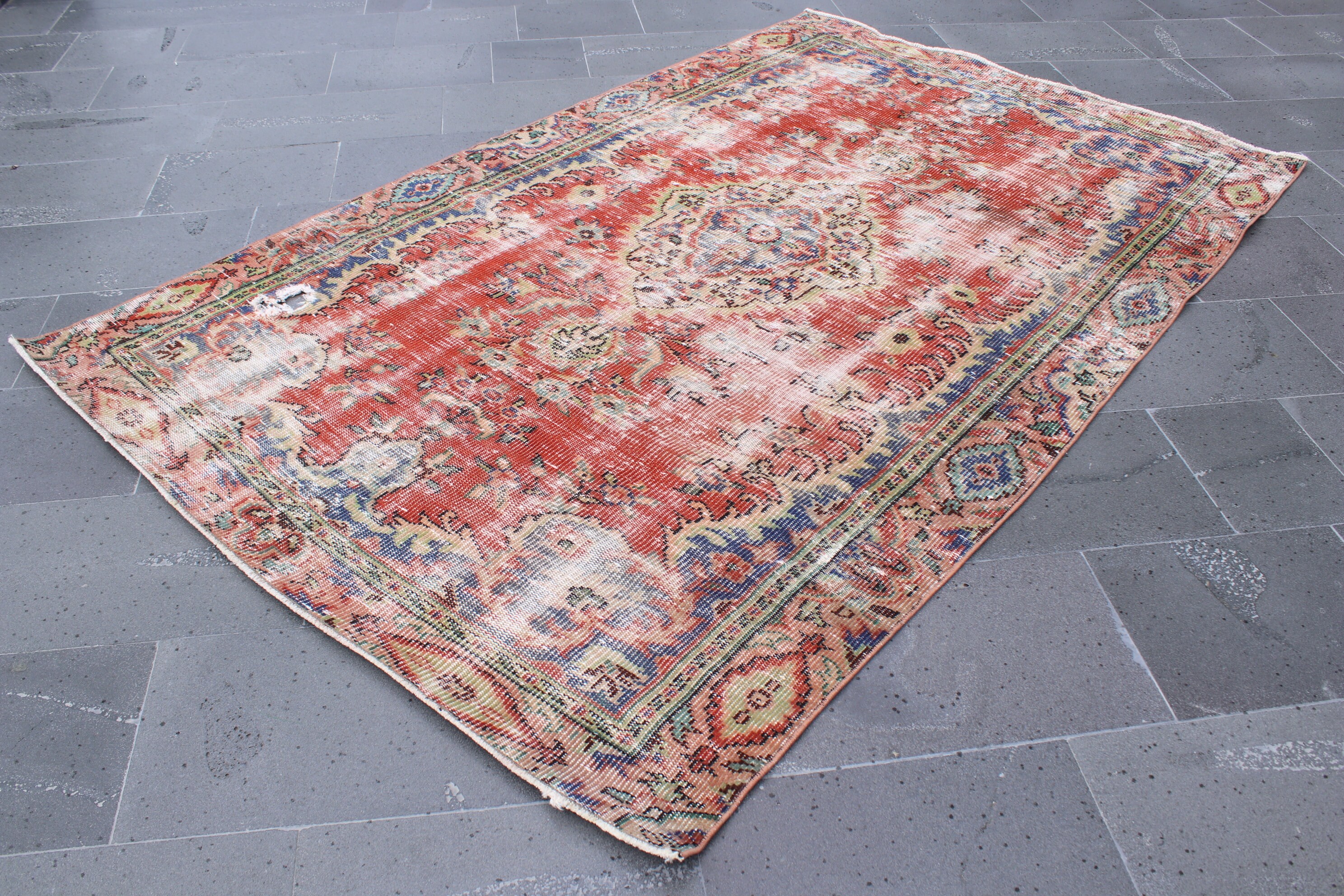 Vintage Rug, Turkish Rug, 5 X 7.8 Ft Aztec Decor, Boho Home Rug