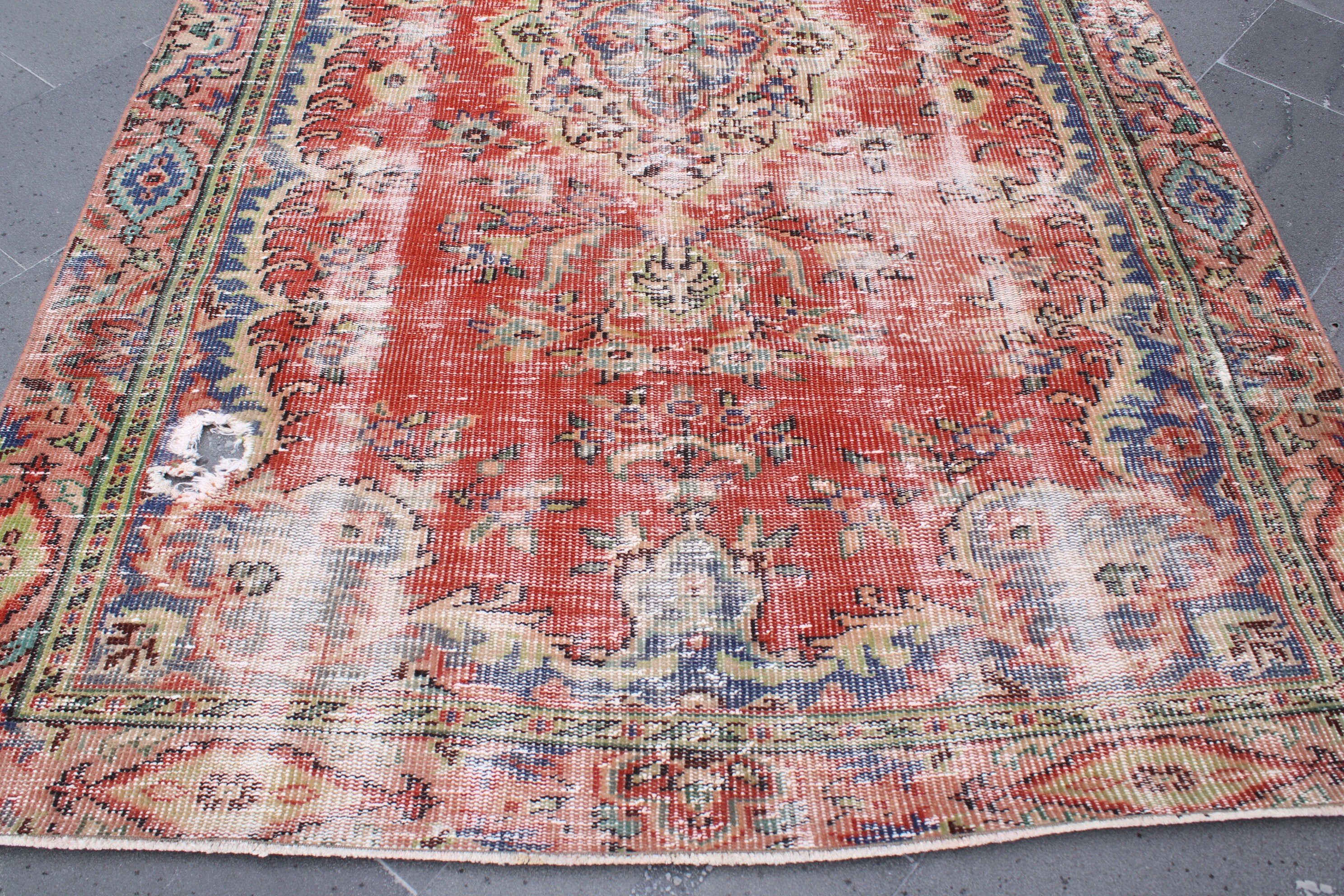 Vintage Rug, Turkish Rug, 5 X 7.8 Ft Aztec Decor, Boho Home Rug