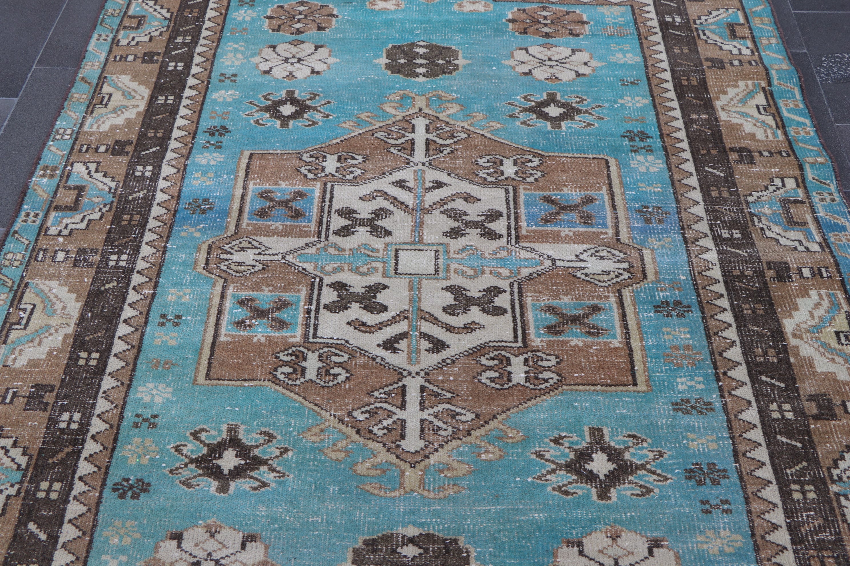 Decorative Vintage Turkish Rug 5.5 X 8.8 Pure Wool Boho Rug