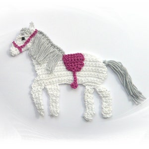 weisses Pferd Applikation zum aufnähen, Pony für die Schultüte, Sattel in Wunschfarbe, Häkelapplikation Bild 2