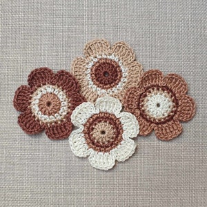 Crochet flowers 6 cm - Set of 4 crochet flowers in different shades of brown