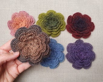 Grande fleur au crochet multicouche - peut également être portée comme broche - fleur 3D crochetée en fil fin