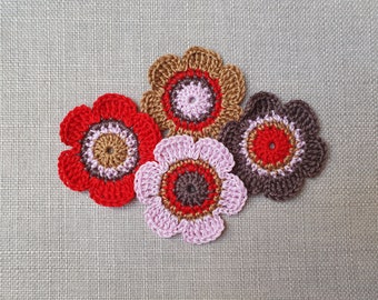 4er-Set gehäkelte Blumen aus Baumwolle - 6cm, 4-farbig - handgefertigte Häkelblumen