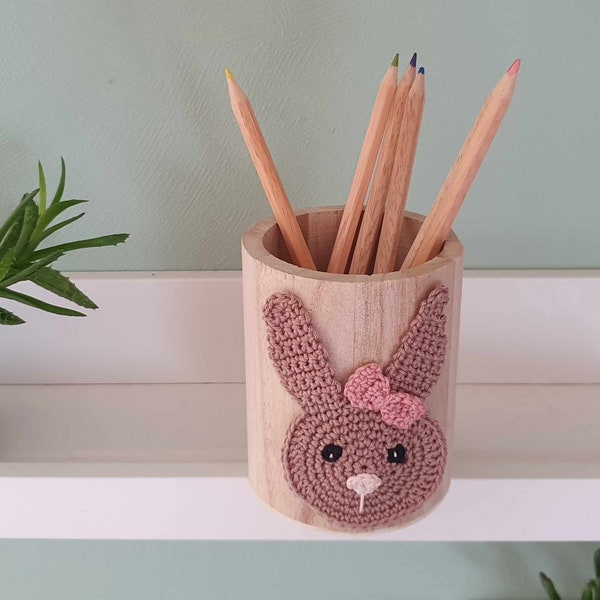 Hase Stiftehalter aus Holz, Geschenk für Kinder, Stiftebecher Ostern, Tierliebe