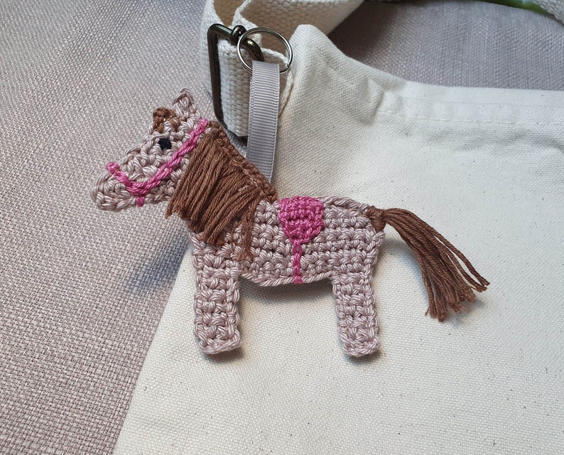 Handmade Horse Keychain and Bag Charm Gift for Horse Lovers and Equestrian Enthusiasts bast-hortensie