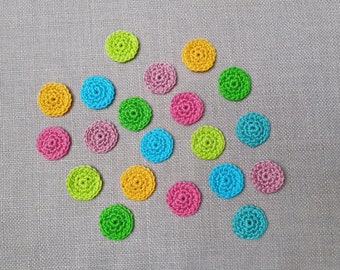 gehäkeltes Konfetti bunt in Wunschfarbe, Applikationen kleine bunte Kreise Punkte Dots uni