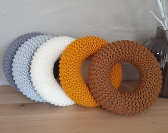 handmade knitted wreath to decorate yourself 21 cm, knitted wreath decoration all year round, Christmas decoration DIY