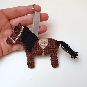 Handmade Horse Keychain and Bag Charm Gift for Horse Lovers and Equestrian Enthusiasts braun-beige