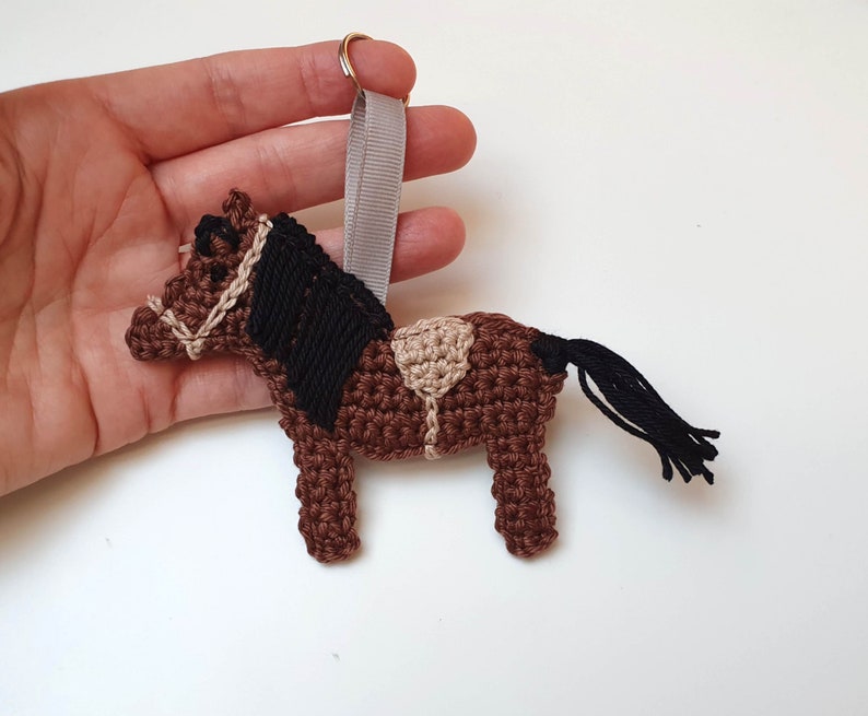 Handmade Horse Keychain and Bag Charm Gift for Horse Lovers and Equestrian Enthusiasts braun-beige