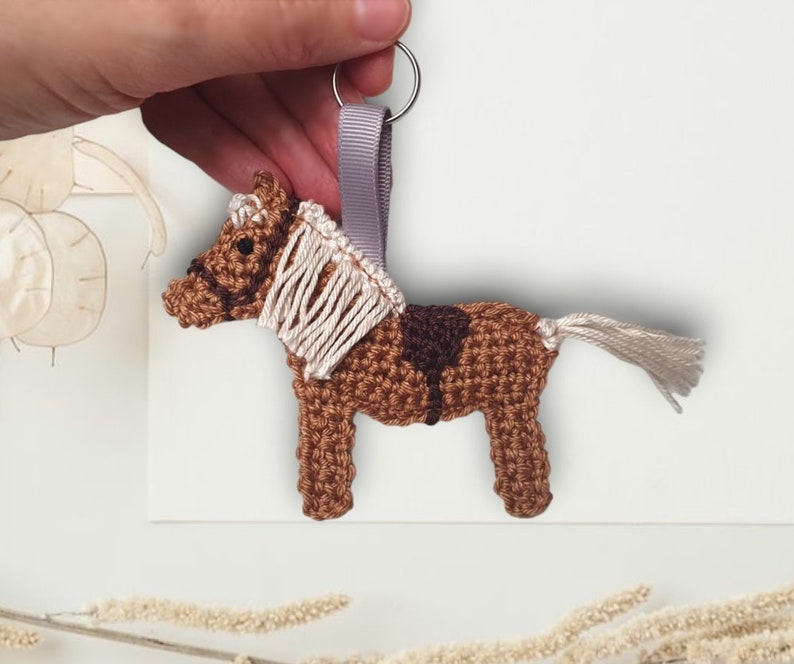 Handmade Horse Keychain and Bag Charm Gift for Horse Lovers and Equestrian Enthusiasts Haflinger-braun