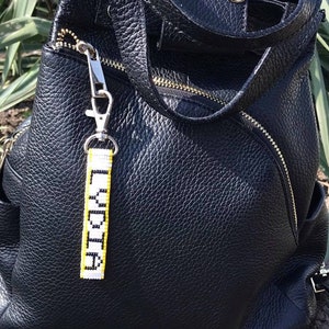 Llavero de cuentas con nombre, llavero de cuentas estilo joyería india, cordón estilo suroeste, diamantes con cuentas carbina titular