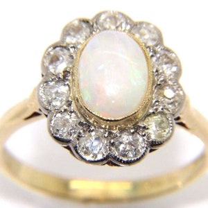 Vintage Ladies Womens 9ct 9Carat Yellow Gold Opal & Diamond Ring - UK Size M REF:P42954